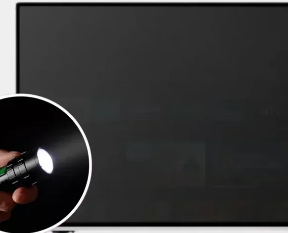 تست سوختگی بک لایت با چراغ قوه